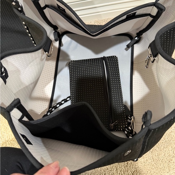 Black strap bag w/ attached zipper bag - Picture 3 of 6